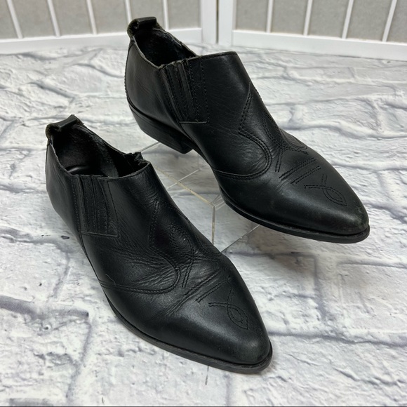 Mootsies Tootsies Shoes - MOOTSIE TOOTSIES Butch Black Slip On Pointed Ankle Booties 7